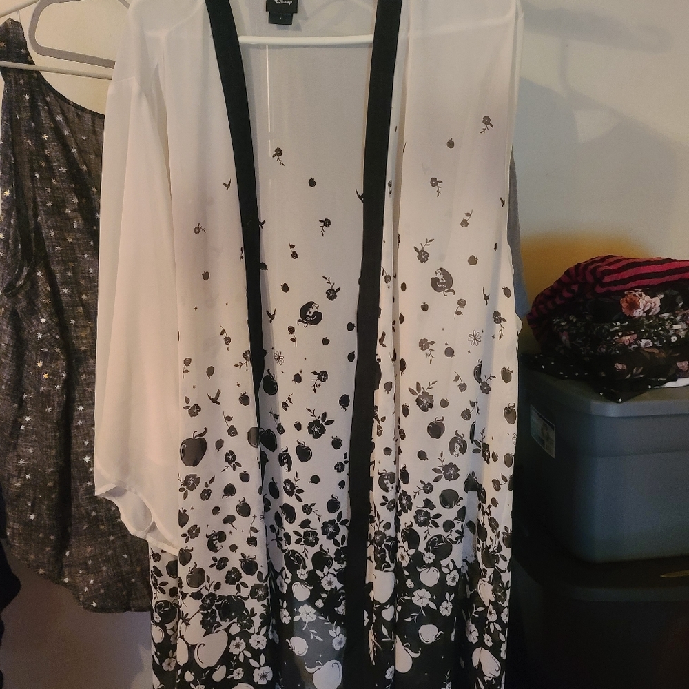 Size 1 torrid exclusive Disney snow-white kimono